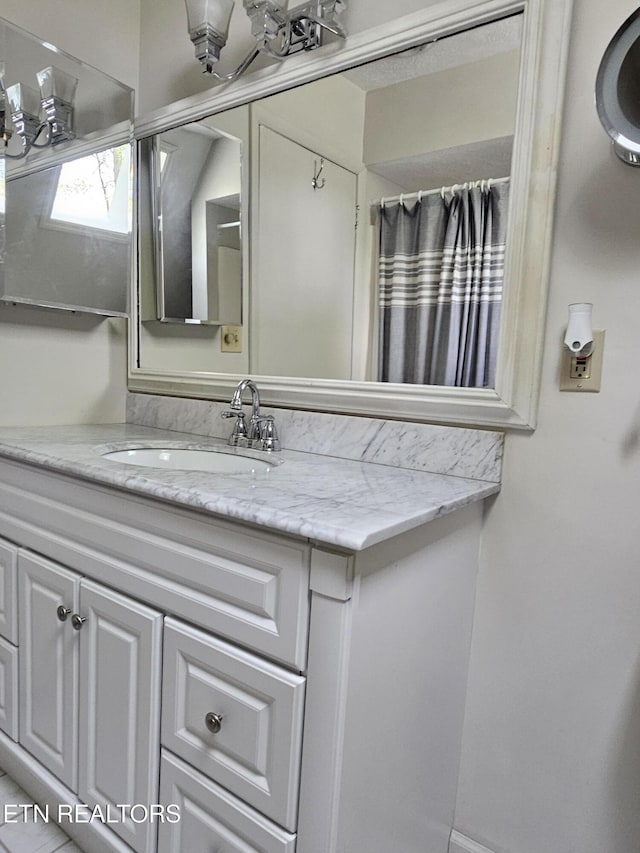 537 Gatlin Dr, Gatlinburg, TN 37738 - bathroom with vanity