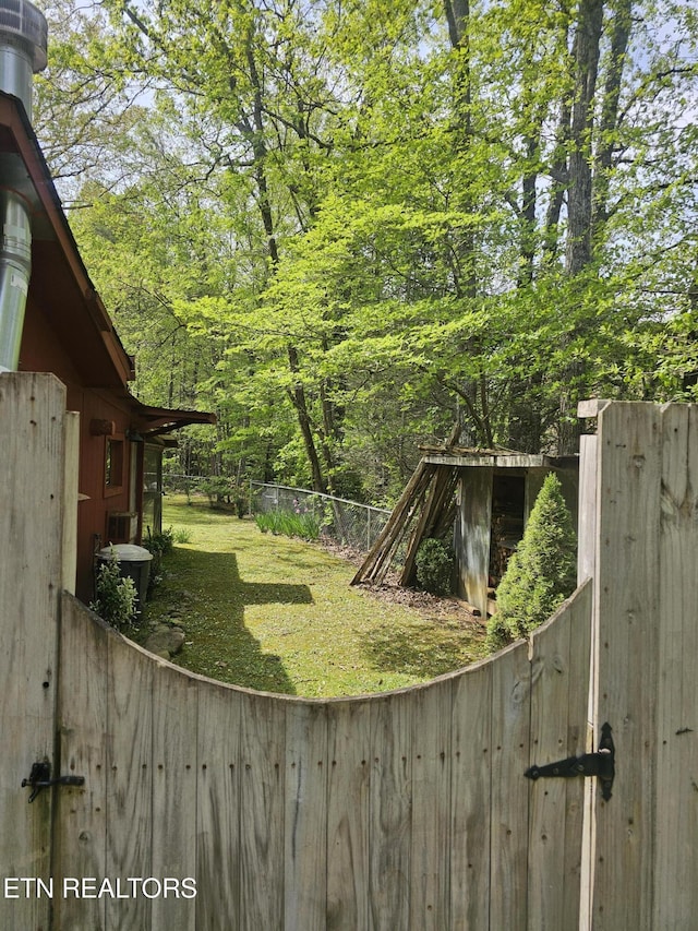 537 Gatlin Dr, Gatlinburg, TN 37738 - view of yard featuring fence and cooling unit