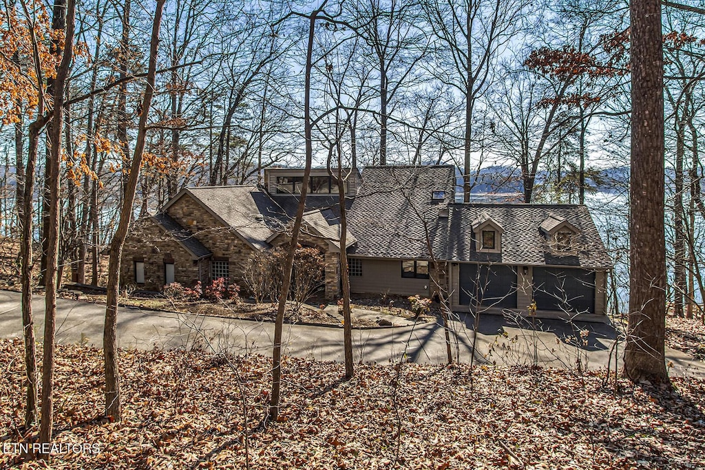 view of front of house featuring a garage