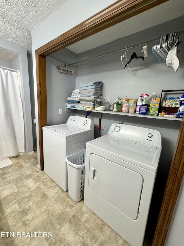 clothes washing area with a textured ceiling and washing machine and clothes dryer