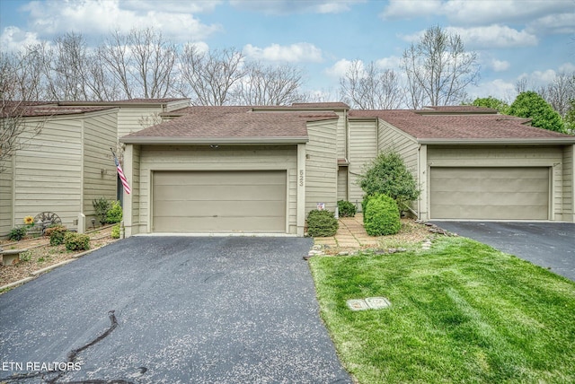 view of front of house featuring a front yard and a garage