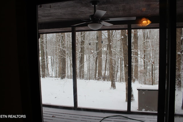 exterior details with ceiling fan