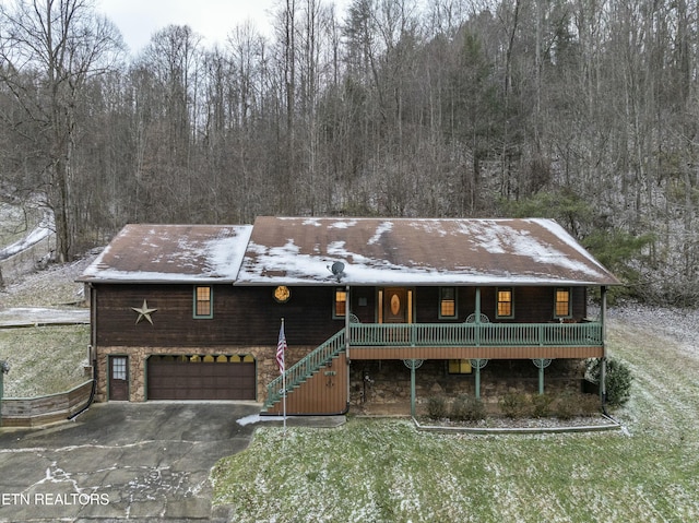 view of front of property featuring a garage