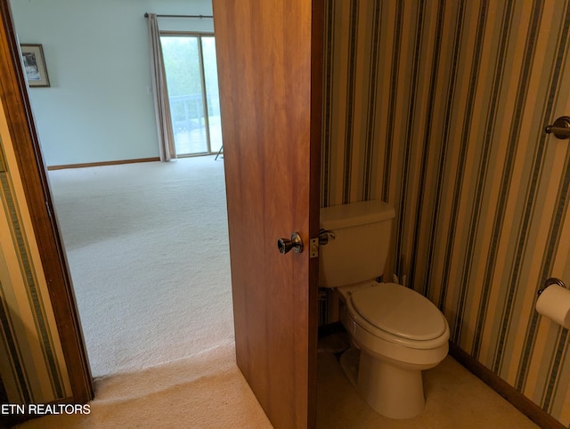 124 Sugarbush Cir, Crossville, TN 38558 - bathroom featuring baseboards, wallpapered walls, and toilet