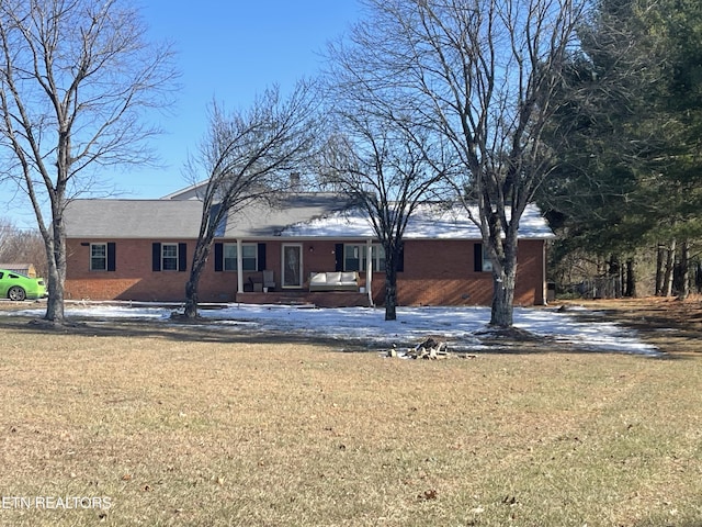 view of front of home featuring a front yard