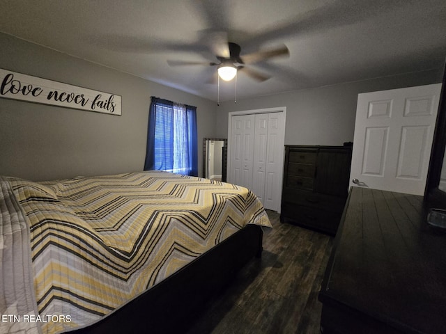 bedroom featuring ceiling fan, a closet, dark hardwood / wood-style flooring, and a textured ceiling