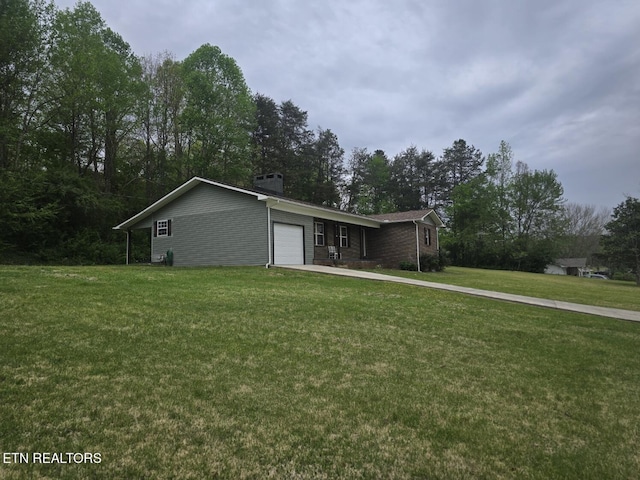 ranch-style home featuring a front lawn and a garage