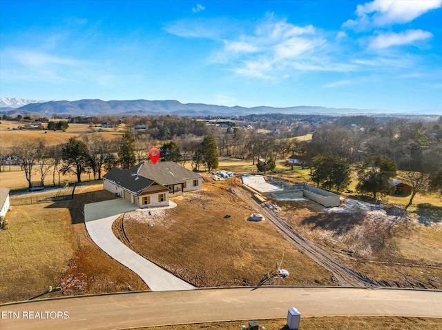 birds eye view of property featuring a mountain view