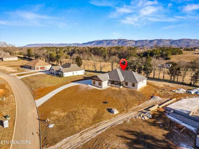 birds eye view of property featuring a mountain view