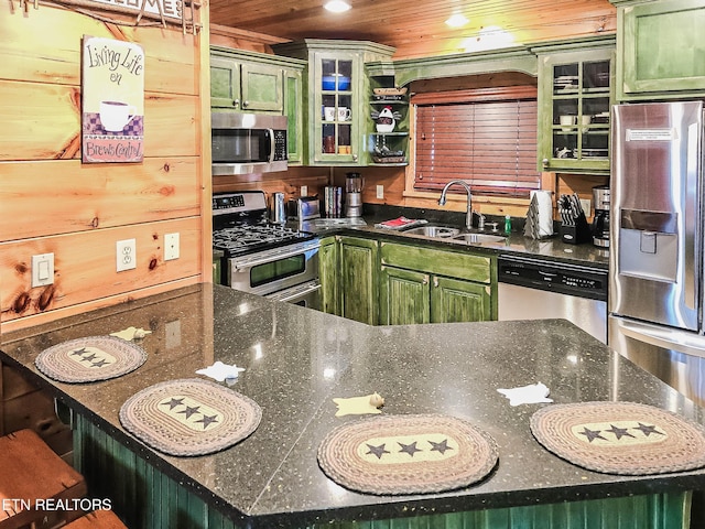 kitchen featuring sink, stainless steel appliances, wood ceiling, and green cabinets