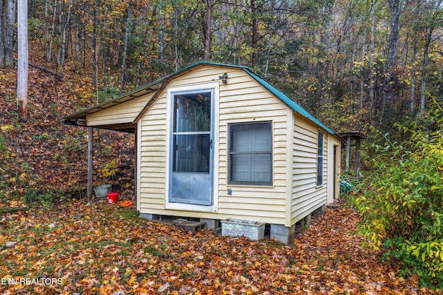 view of outbuilding