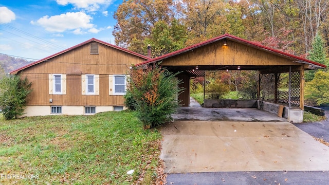 view of front of house with a front yard and a carport