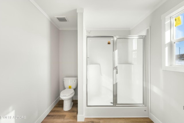 169 Dode St, Sweetwater, TN 37874 - full bathroom featuring a stall shower, toilet, crown molding, wood finished floors, and baseboards