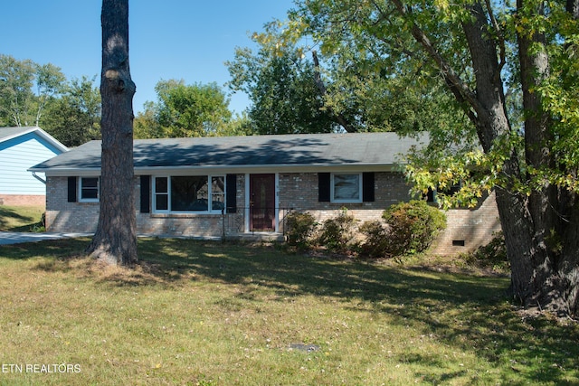 ranch-style home with a front yard