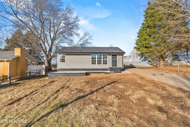 back of house featuring a yard