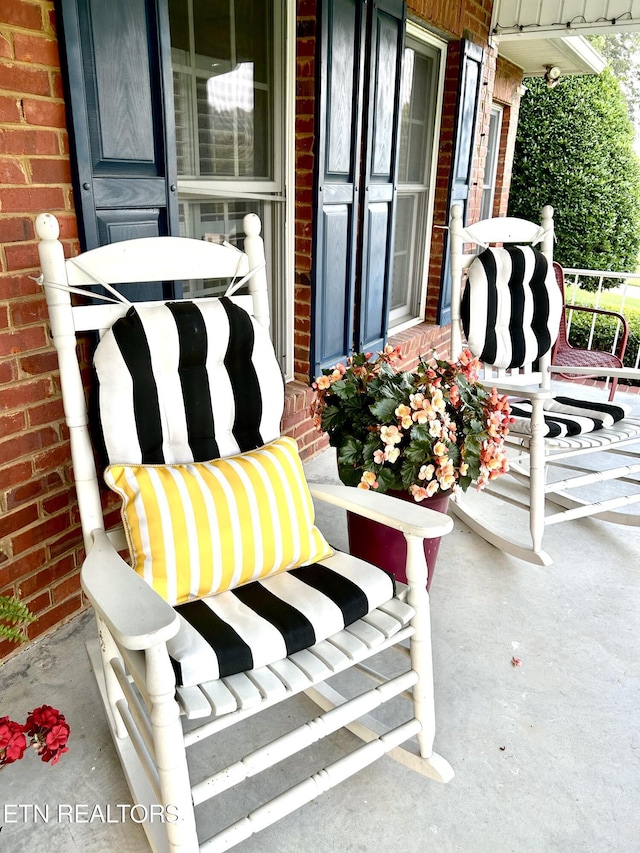 balcony featuring covered porch