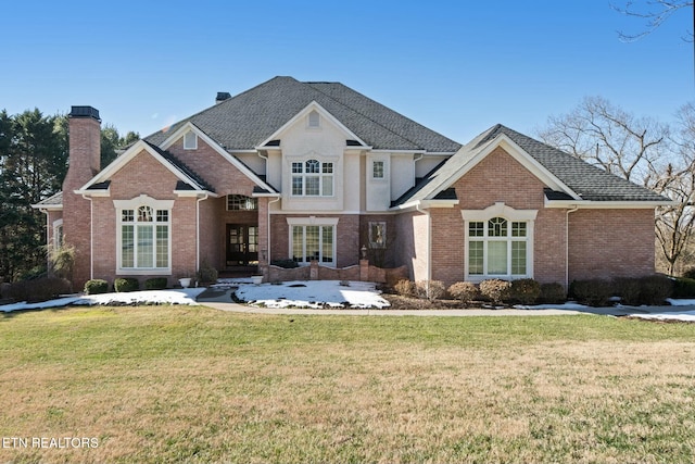 view of front facade featuring a front yard