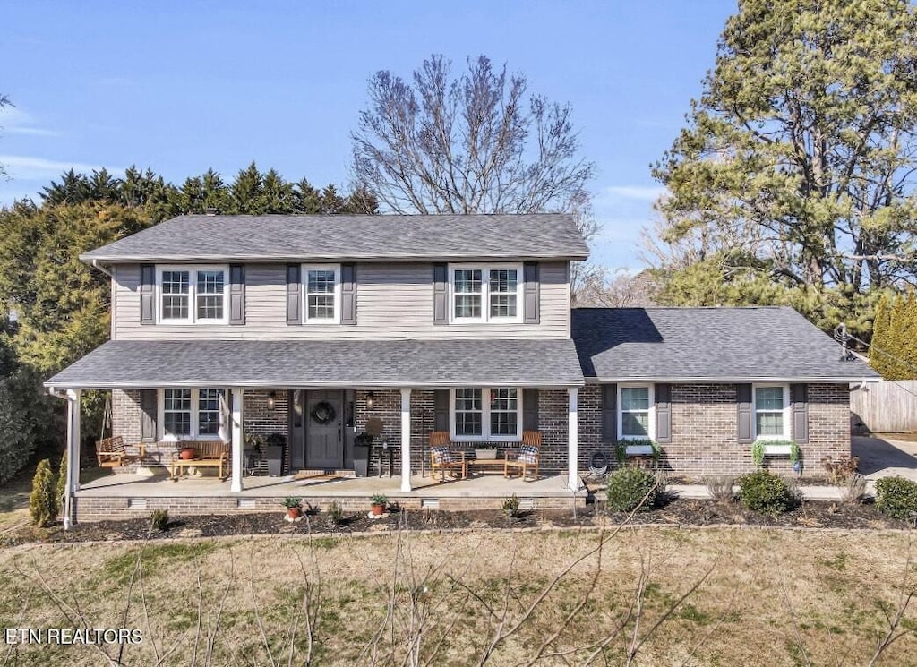 view of front of home featuring a patio area