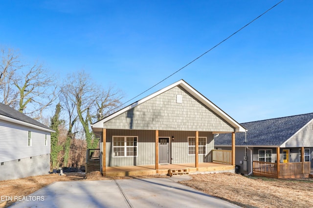 view of front of property featuring a porch