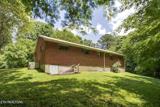 back of house featuring a yard