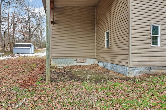 view of side of property with a storage shed