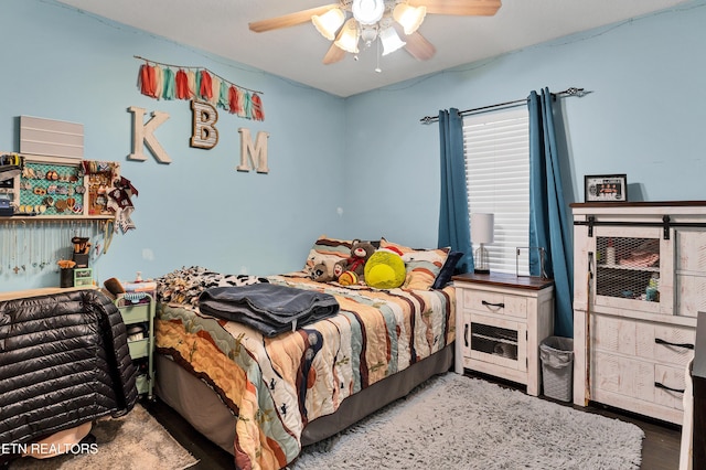 bedroom with ceiling fan