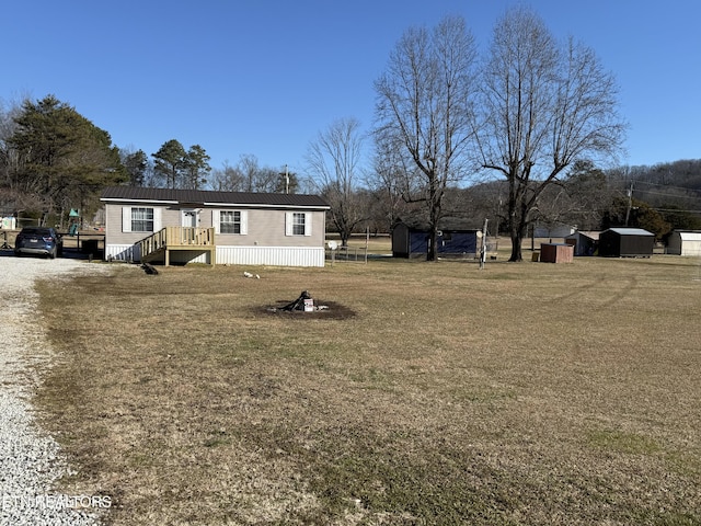 view of front facade with a front yard