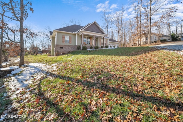 view of front of house with a front lawn and covered porch