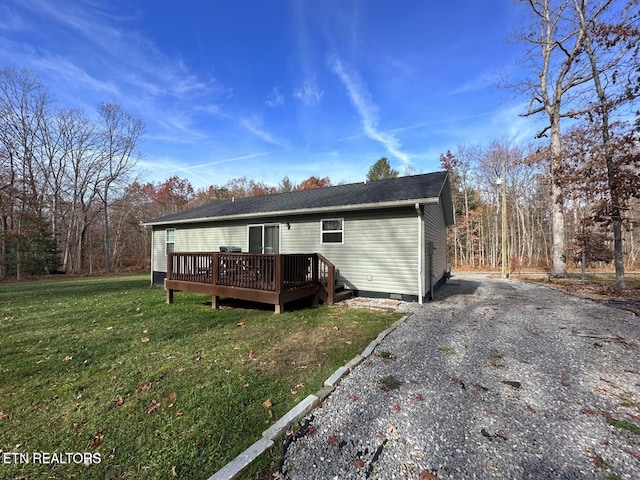 view of front of home featuring a wooden deck and a front yard