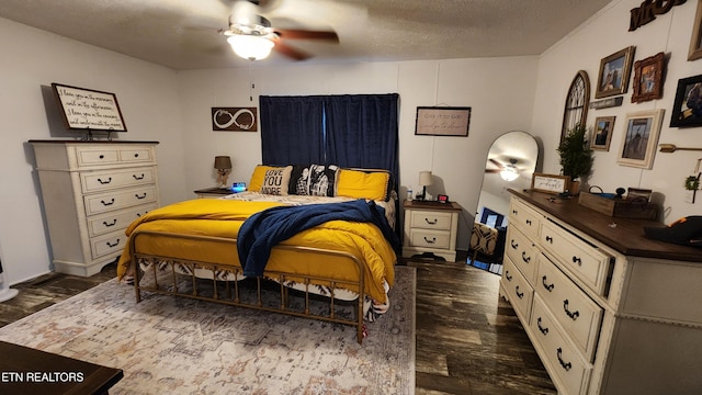 bedroom with ceiling fan, a textured ceiling, and hardwood / wood-style flooring