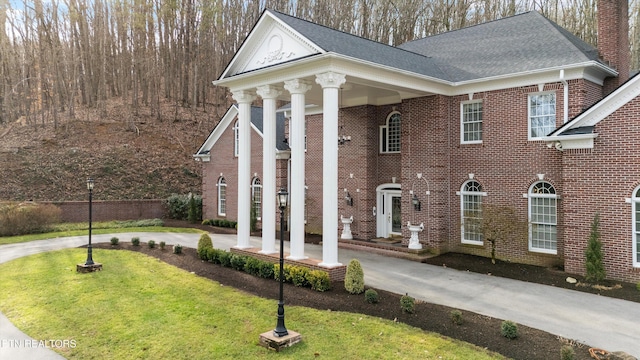 view of front of property with a front lawn