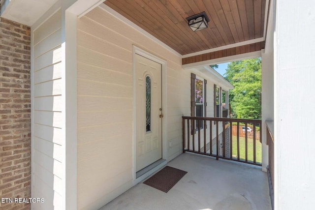 property entrance with covered porch