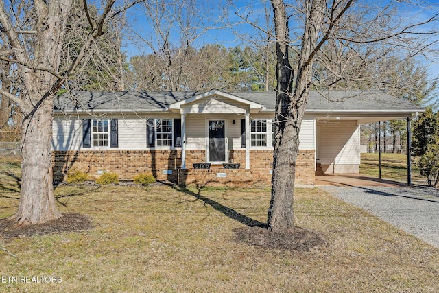 view of front facade featuring a front lawn and a carport