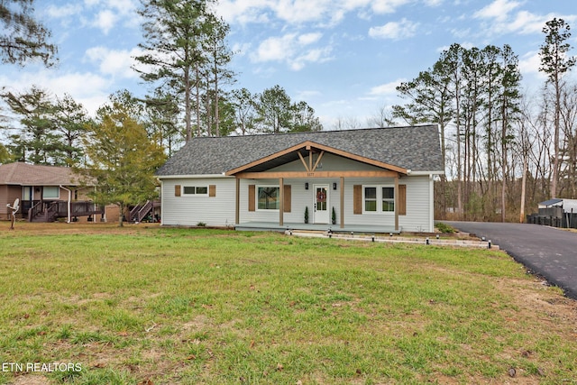 view of front of house featuring covered porch and a front yard