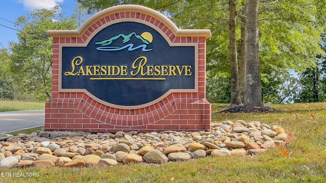 view of community / neighborhood sign