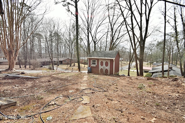 view of yard featuring an outbuilding and a shed