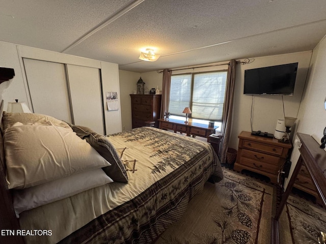 bedroom featuring a closet and a textured ceiling