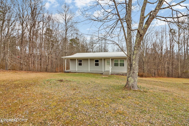 view of front of home with a front lawn