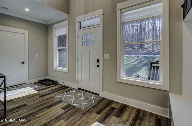 foyer entrance with recessed lighting, dark wood finished floors, and baseboards