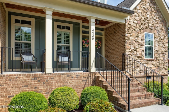 doorway to property with covered porch