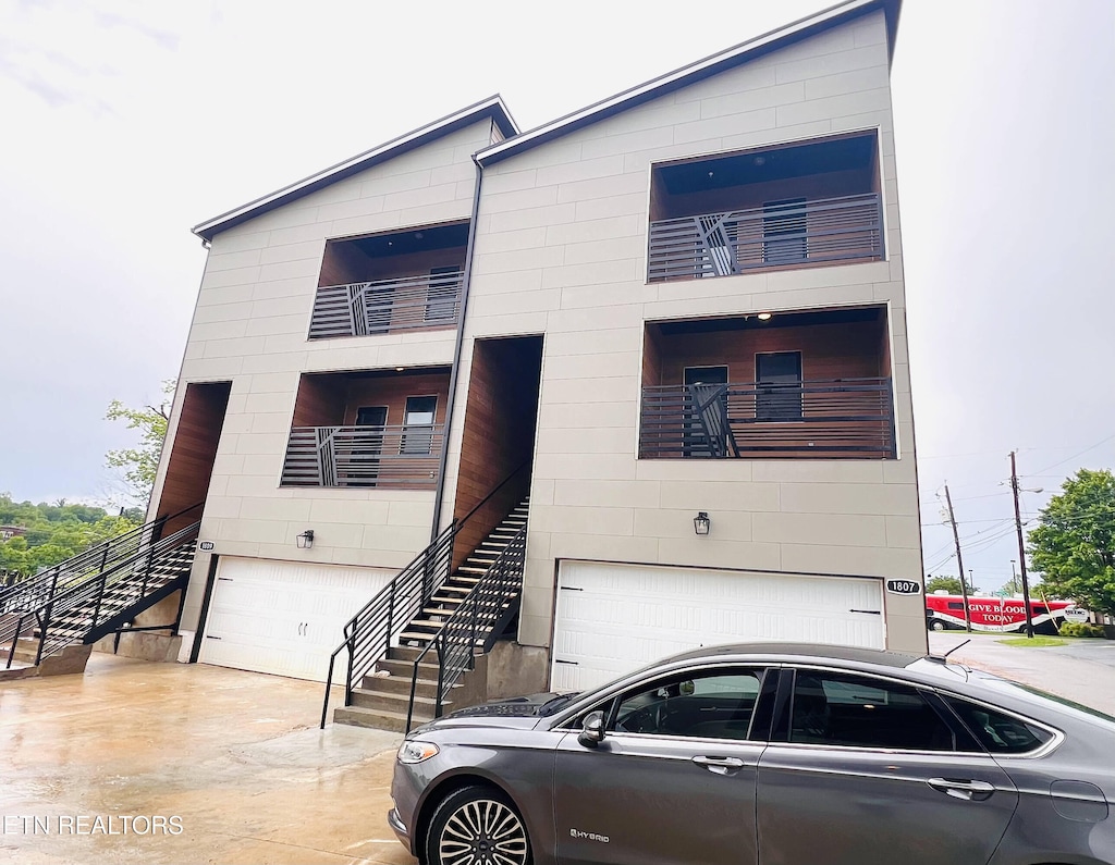 view of front of house with a garage