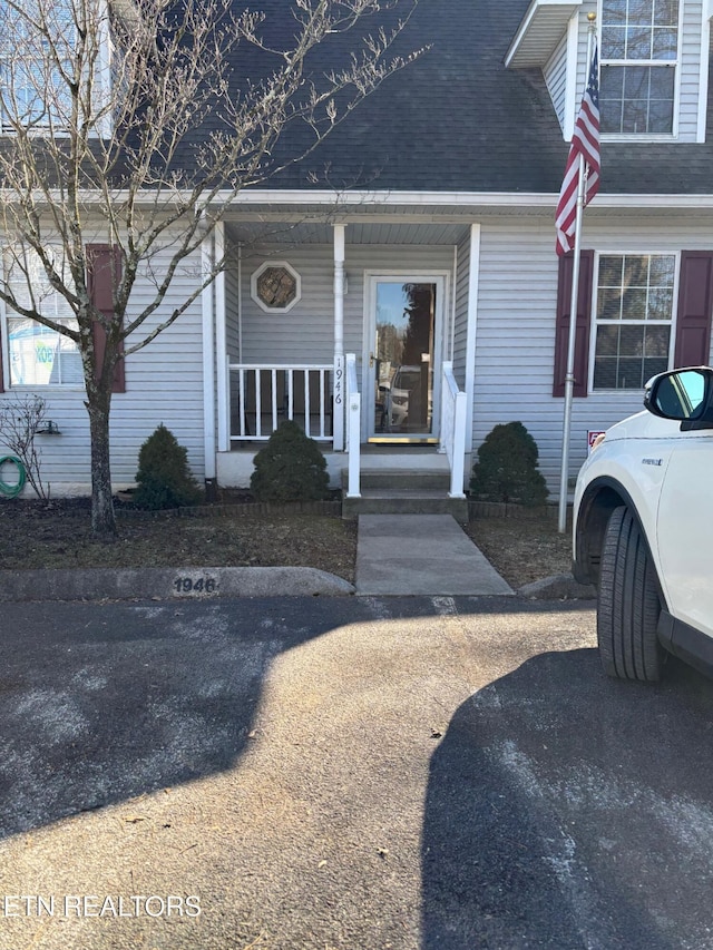 entrance to property featuring a porch