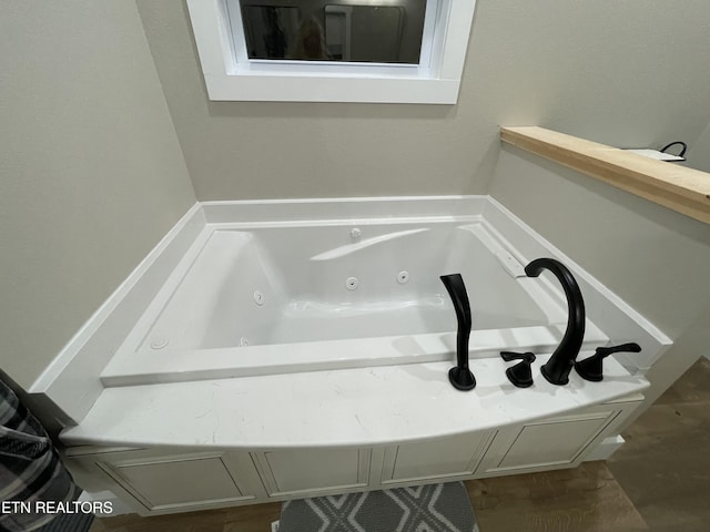 bathroom featuring a washtub