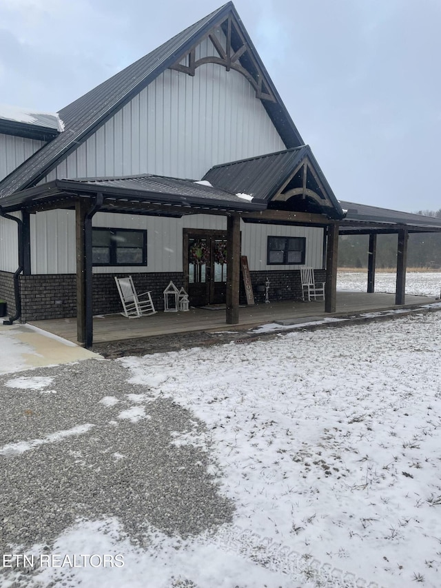 view of front of house with covered porch