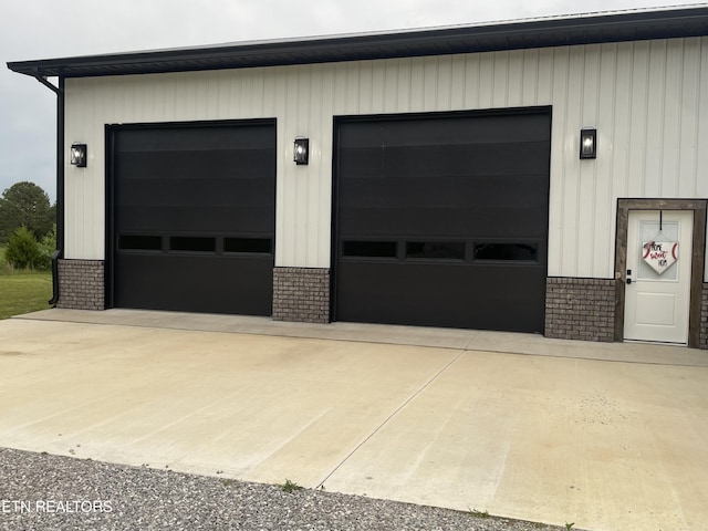136 Falling Leaf Rd, Jamestown, TN 38556 - view of garage