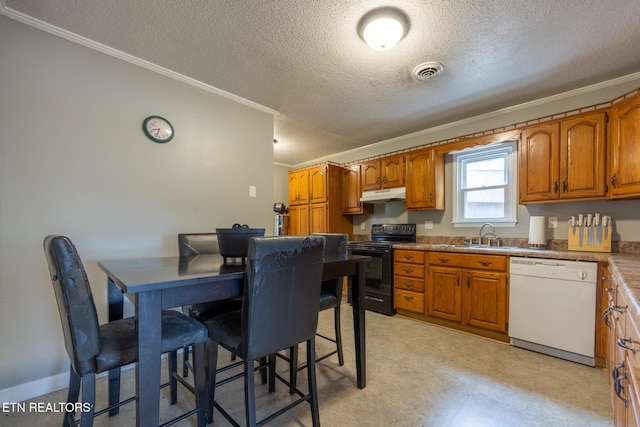 kitchen featuring a breakfast bar area, crown molding, a textured ceiling, dishwasher, and black range with electric cooktop