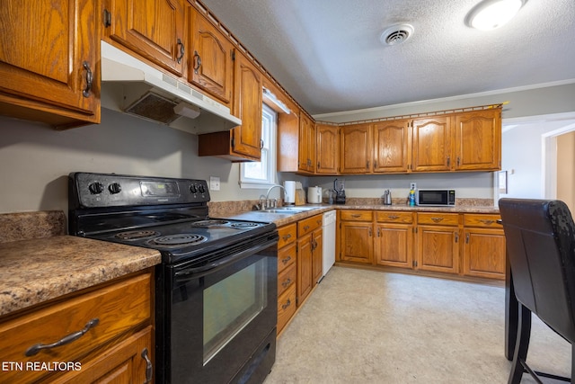 kitchen with ornamental molding, sink, a textured ceiling, and black appliances