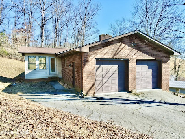 view of front facade featuring a garage