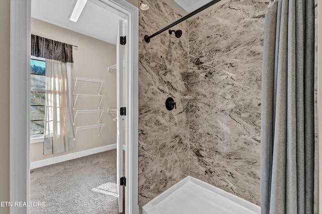 bathroom featuring a tile shower