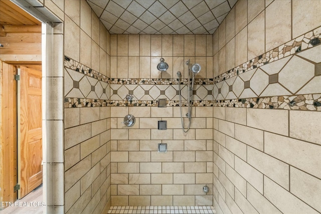 bathroom featuring tiled shower